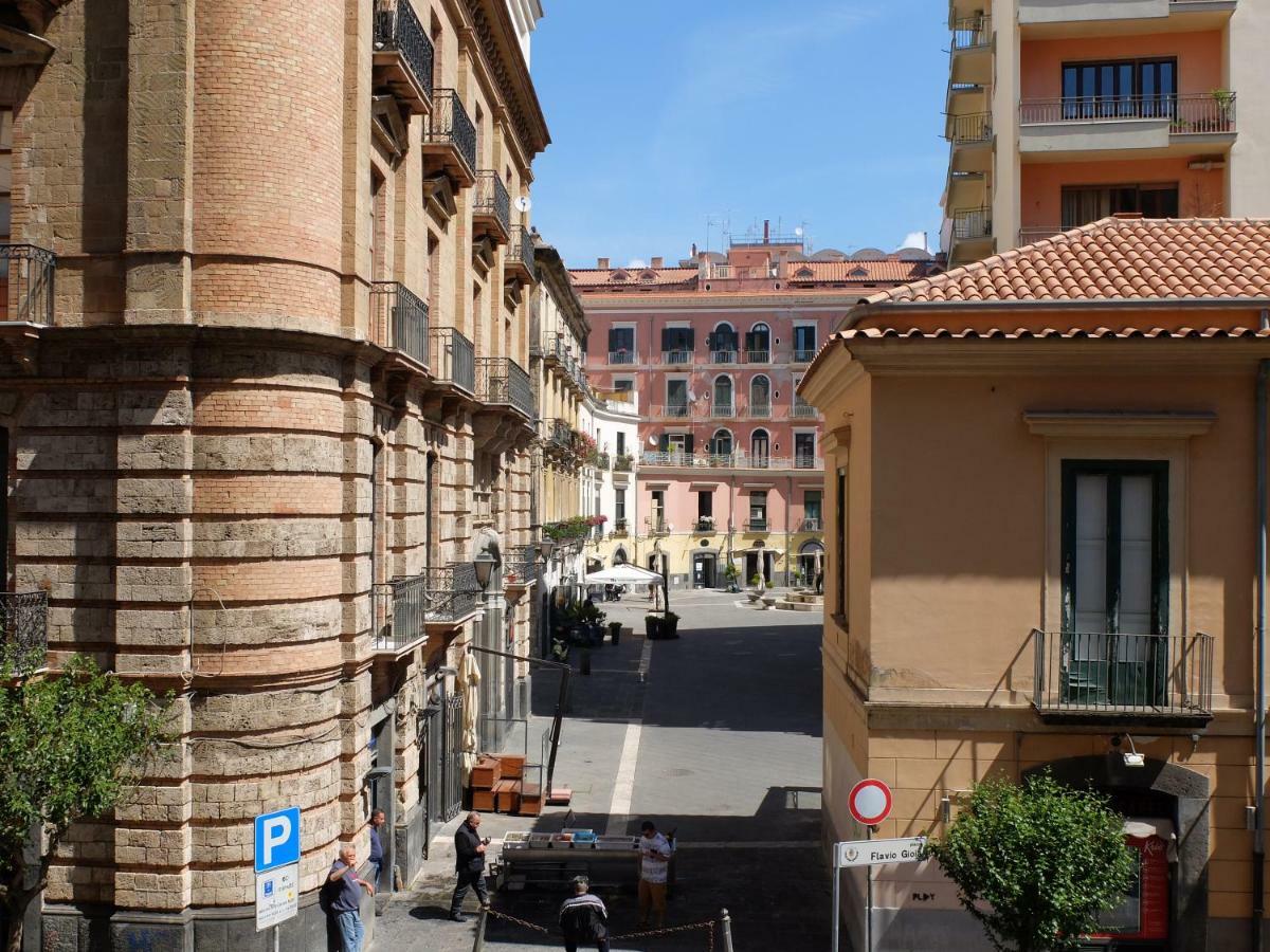 A Casa Di Adri Apartment Salerno Exterior foto